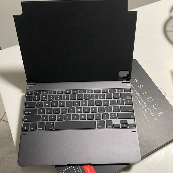 Brydge Wireless Kewboard - Picture 2 of 7